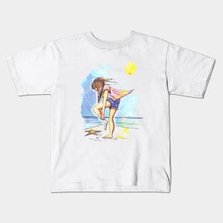 The girl on the beach Kids T-Shirt